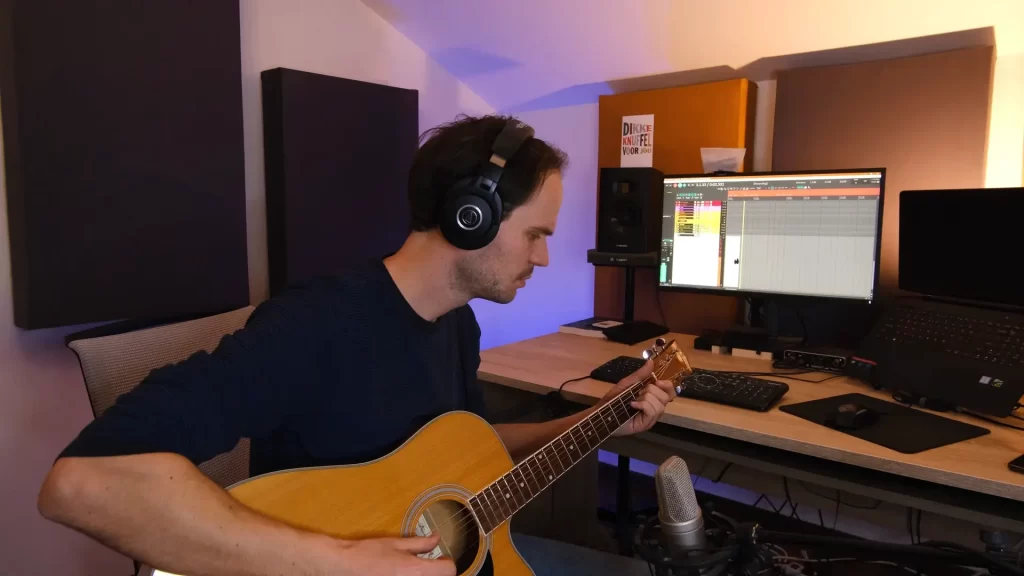 Record acoustic guitar by yourself